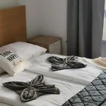 Super Cozy & Central Apartment